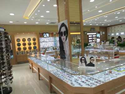 想要吸引客戶(hù)?眼鏡店你要這樣“玩”商品!
